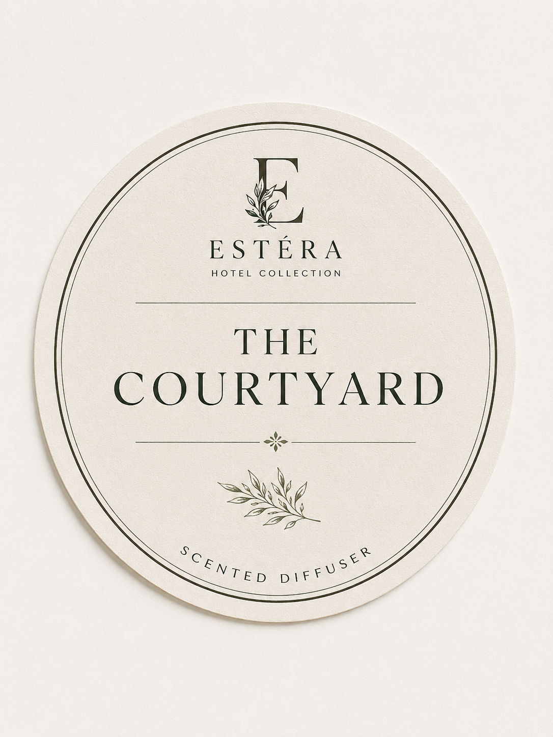 질감 있는 종이에 인쇄된 The Courtyard 라벨